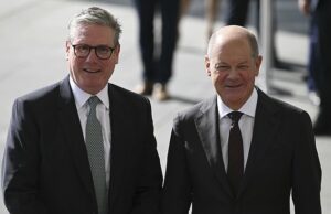 Keir Starmer promete “virar a esquina no Brexit” e “reiniciar” as relações da Grã-Bretanha com a UE enquanto o primeiro-ministro – que anteriormente apoiou um segundo referendo – se aproxima do alemão Olaf Scholz e do francês Emmanuel Macron em uma visita de dois dias