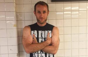 Homem de Nova York empurrado no caminho do trem do metrô por um estranho é identificado enquanto seu agressor comparece ao tribunal