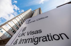 O requerente de asilo declarou uma criança por juízes do Reino Unido … apesar de ter 23