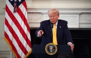 Trump expurga o chefe de imigração por não prender migrantes ilegais suficientes em uma nova repressão cruel