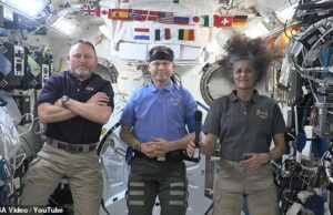 Os astronautas encalhados da NASA finalmente se encaixam quando parecem deixar escapar quem é o culpado por deixá -los lá