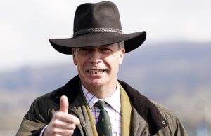 Nigel Farage ‘realizou conversas secretas com Dominic Cummings sobre como a Reform UK pode substituir os conservadores’ – enquanto a pesquisa mostra os eleitores em mais da metade dos assentos o apoia como um melhor pm do que Keir Starmer