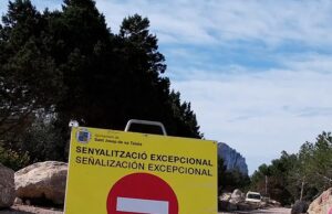A agonia começa cedo para os turistas britânicos como manifestantes anti-turistas prometem assumir o controle de Ibiza e outros pontos de acesso