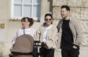 Michelle Keegan e Mark Wright saem em caro a 1.200 libras, que é o favorito entre as celebridades – enquanto os novos pais saem em roupas combinando
