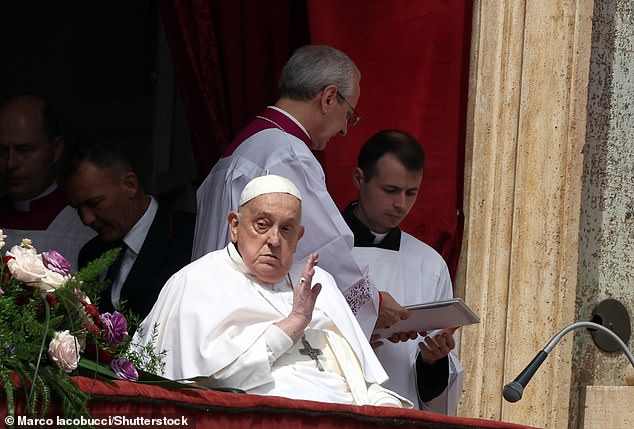 97505467-0-Pope_Francis_on_the_main_balcony_of_St_Peter_s_basilica_during_t-a-3_1745229188070.jpg