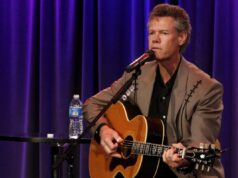 Neste dia de 2014, o mundo se despede do premiado compositor que escreveu sucessos para Randy Travis, Johnny Cash e Lynn Anderson.