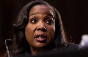 Luta legal de Trump após a demissão do governador do Fed