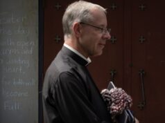 A Igreja Católica da Igreja Católica tem sido a primeira missa desde o tiroteio mortal da Miniapolis School