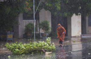Typhoon Kaziki matou 3 no Vietnã, Flood Hanói Street