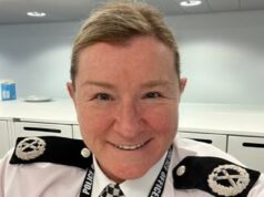 A investigação do chefe da polícia acusada de afirmar que estava de plantão para evitar que as acusações de condução tropeçam em possíveis abusos por quatro outros oficiais