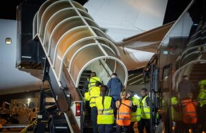 Dentro do fiasco de voo de deportação da Grã -Bretanha: livros para colorir, ‘Trelas’ e Violência – Guardas de denunciantes revelam tudo a Sue Reid