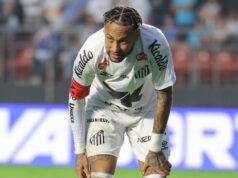 Neymar passa por uma pequena cirurgia no joelho, Brasil espera estar vivo na Copa do Mundo