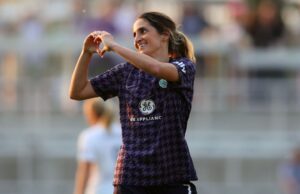 Savannah DeMelo agradece aos funcionários como reiniciados de corrida