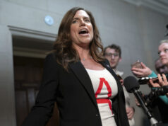 Nancy Mace tem uma desculpa maluca para o colapso do aeroporto