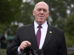 Border Czar admite que o ICE trata todos os imigrantes como criminosos