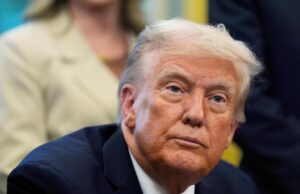 Trump não chamou o governador de Trump depois de matar os democratas, mas agora as bandeiras o culparam pelas bandeiras levantadas agora