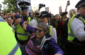 A polícia do Reino Unido prendeu cerca de 900 manifestantes no comício de ação pró-Flistina