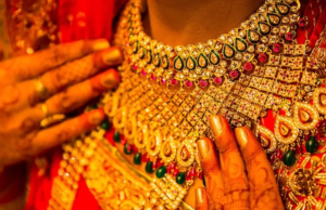 Akshay Tritia 2025: compras de pára -choques de prata dourada! ₹ 12 mil crores, multidão de clientes a preços caros – Akshay Tritia 2025 Bumper Bumper compra Rs. 12000