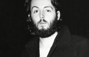 3 hinos de rock que foram originalmente escritos para artistas completamente diferentes (e estou feliz que eles nunca tenham colocado minhas mãos neles)