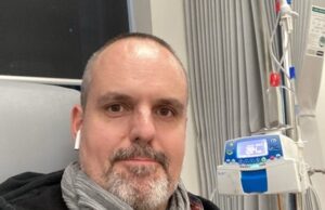 A estrela do teatro musical australiano Ben Lewis morre com 46 anos após a batalha de dois anos com o câncer de intestino