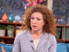 Alex Kingston, 62, do Strictly, revela a batalha secreta contra o câncer no útero que a deixou com ‘hemorragia’ no palco