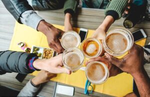 Podem ser necessários cartões de identificação digital para comprar uma cerveja no pub, já que os ministros são acusados de adotar uma ‘abordagem do Big Brother’ em relação às liberdades civis