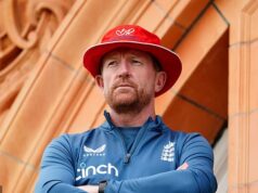 Por dentro do curioso desaparecimento de Paul Collingwood: a nota de voz pornográfica, as travessuras noturnas e a visita a um bar de strip que tornaram o técnico da Inglaterra um ‘responsabilidade’