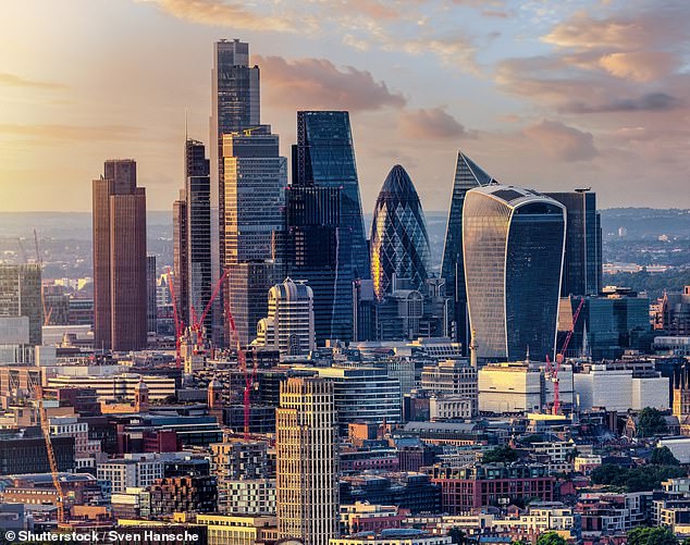 103100631-15224653-Traders_in_the_City_of_London_are_hoping_the_Footsie_can_hit_10_-m-3_1761326735370.jpg