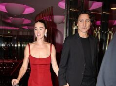 A amada Katy Perry dá as mãos a Justin Trudeau enquanto eles confirmam oficialmente o romance enquanto comemoram o aniversário do cantor em Paris