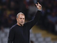 Hansi Flick: Barcelona precisa contratar um zagueiro em janeiro