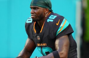 Tyreek Hill retorna às instalações dos Dolphins, fala com a equipe