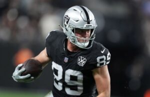 Brock Bowers, de Raiders, erra práticas, mas esperava jogar vs. Colts