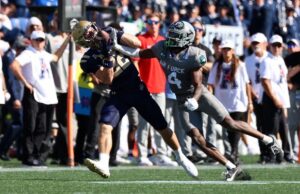 Marinha Ride Record Day de Eli Heidenreich para ganhar vs. Força Aérea