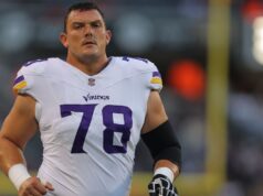 Vikings ativam o centro Ryan Kelly (concussões) fora do IR