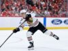Frank Nazar, dos Blackhawks, atingido no rosto por um disco contra Senators, fora de 4 semanas