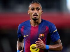 Omissão de Raphinha no FIFA Best XI é ‘uma piada’, diz Hansi Flick, do Barcelona