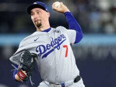 O bullpen dos Dodgers falha novamente quando o empate se torna uma derrota no Jogo 1