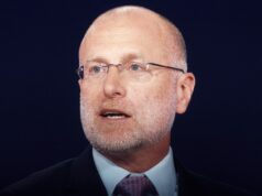 Os ex-presidentes da FCC pediram à agência que rescindisse a política exigida pela administração Trump