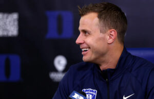 Duke foi relatado que assinou a Praça da Zona do Coach em um novo contrato de 6 anos com ele na temporada 2030-31