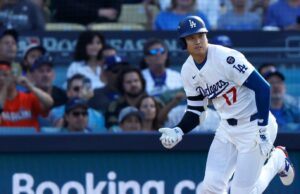 Um falso Marlins para o Phili-Djigar estava sentado atrás do home plate