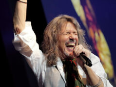 Vocalista clássico de rock 20 anos depois, a banda do Hall of Fame Rock fala para decidir sair