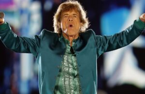 Mick Jagger Deluxe ‘Black and Blue’ revelou um grande detalhe sobre a capa de Rolling Stones em uma discoteca acertar um disco