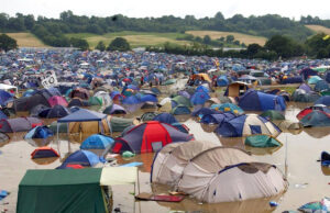 Tragédia e turbulência seguiram-se ao cancelamento do festival de música nacional, criando um potencial litígio de ação coletiva
