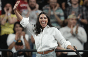 Os ex -alunos de Bernie Sanders levaram aos rumores do AOC 2028 assim que ele lidera seu partido político