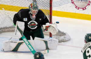 Dê a Minnesota Wild Goalie Philip Gustovson um acordo de 5 anos e US $ 34 milhões