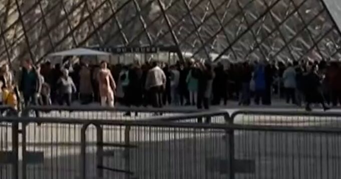 f_vert_brk_tdy_louvre_arrests_251026.00_00_32_27.Still002-87wkqf.jpg
