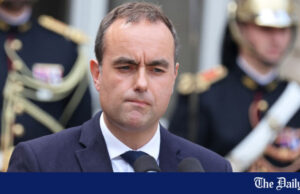 O novo PM da França renuncia, horas após a apresentação do gabinete