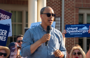 O candidato da Virginia Dame AG aprova, apesar do texto violento