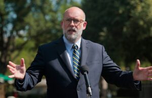 Milhares de funcionários federais podem enfrentar acabamentos durante o desligamento