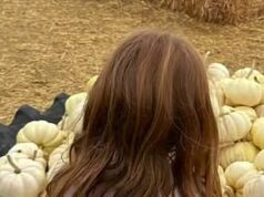 Lilibet, a princesa legal da Califórnia! A realeza nascida na América quebra o molde majestoso enquanto corre descalça com suas leggings rosa favoritas – enquanto seu irmão Archie se parece com o príncipe Louis